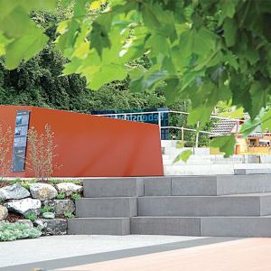wassertreppe-stahlwand_vom_ufer_aus